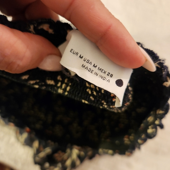 Zara black floral eyelet mini sports size small to medium - Picture 11 of 11